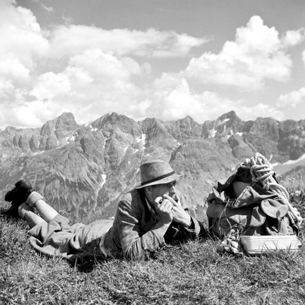 Als man das Wort „Selfie“ noch nicht kannte, fotografierte sich Leo Schnellbach mit dem Selbstauslöser.
