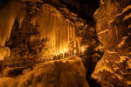 Fackelwanderung durch die eisige Breitachklamm