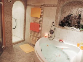 Whirlwanne in der Sauna