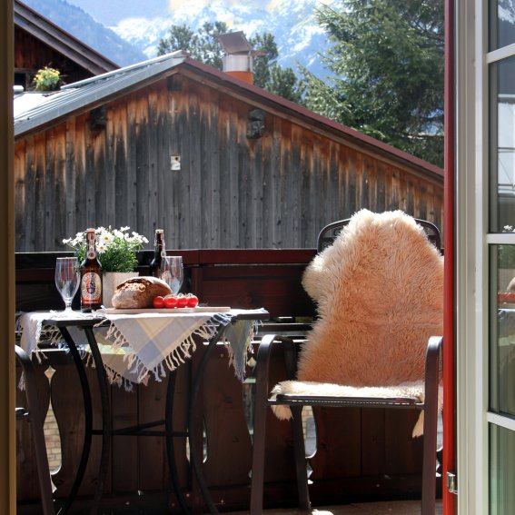 HÖFATS, Balkon