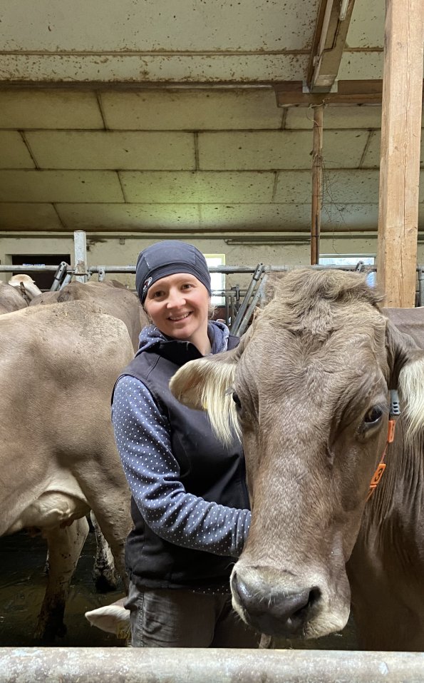 Silke Hemer mit Kuh Johanna