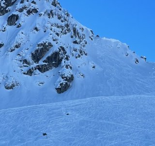 Verschneiter Felsgipfel im Skigebiet Fellhorn/Kanzelwand, Oberstdorf