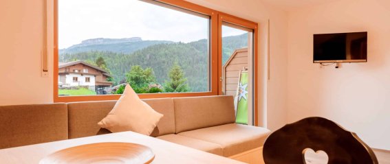 7 Wohnzimmer Aussicht-scaled