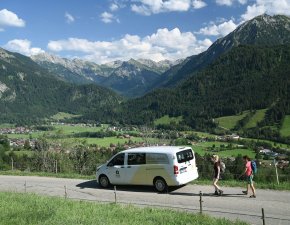 Mit dem EMMI Mobil fahren Gäste in Bad Hindelang kostenfrei