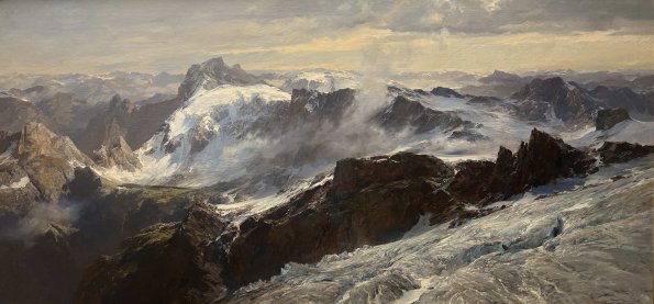 Das monumentale Panorama zeigt den Ausblick vom Tödi über die Hochgebirgslandschaft Graubündens. Von der hochalpinen Perspektive des Gipfelbereichs entfaltet Edward Theodore Compton eine weit gespannte Übersicht über Gletscherflächen, scharf geschnittene Grate und eine Vielzahl gestaffelter Gipfel, die sich bis an den fernen Horizont reihen.