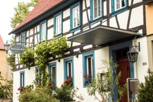 Fachwerkhaus direkt in der Altstadt Außenansicht Deutscher Hof Iphofen