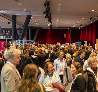 Foyer mit Neworking (c) Privat-Brauerei Zötler, Timo Hänseler