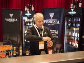 VENEZIA Weine (c) Privat-Brauerei Zötler, RedForest