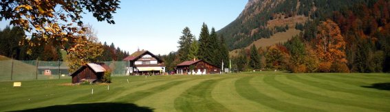 Clubhaus im Herbst (c) Golfclub Oberstdorf e.V.