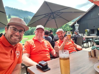 Die GCO Herren auf der Terrasse im GC Steibis