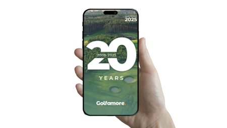 Golfamore card 2025 - iPhone in hand