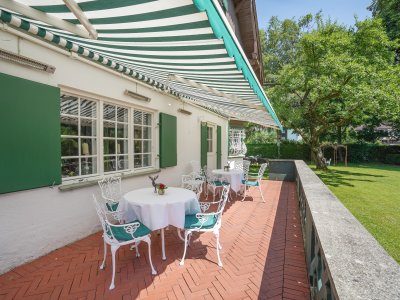 Das Geldernhaus in Oberstdorf mit herrlicher Sonnen-Terrasse, zum Frühstücken im Sommer.
@Geldernhaus
Foto: Tramino, Lena Grabecki