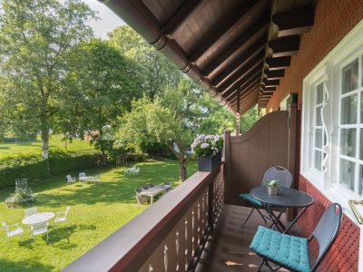Herrlicher Balkon mit Ausblick in den Garten