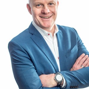 Florian Dukic Rechtsanwalt Seit 2019 geschäftsführender Partner bei Noll | Hütten | Dukic Rechtsanwälte in München Seit Oktober 2016 niedergelassener Rechtsanwalt in Kooperation und Kanzleigemeinschaft mit der überörtlichen Sozietät der Rechtsanwälte Noll und Hütten in München 18 Jahre Berufserfahrung bei FTI Touristik GmbH, zuletzt als Group General Counsel Studium der Rechtswissenschaft in Augsburg.