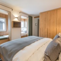Schlafzimmer mit Sitzfenster