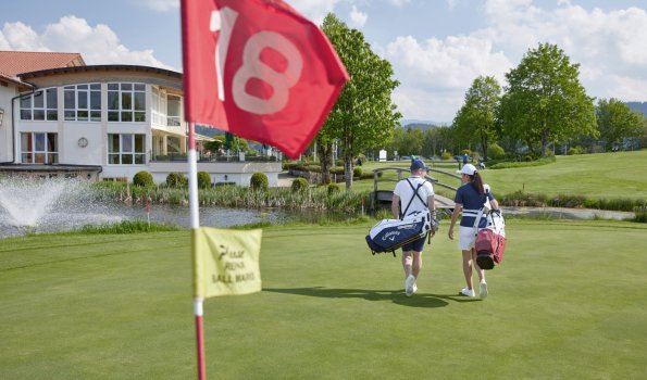 Hanusel Hof HotelamGolfplatz bearb.