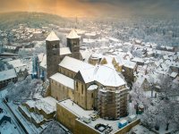 Dom im Schnee