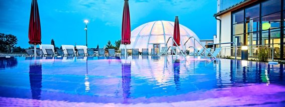 Franken-Therme Bad Windsheim - Abendstimmung Außenbecken