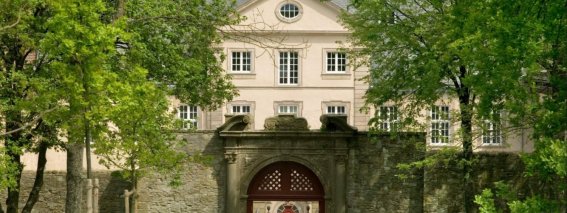 Schaufassade Sommer Stiftung Kloster Dalheim