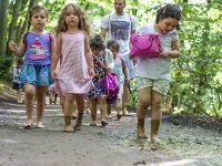 Kinder im Barfußpark in Egestorf