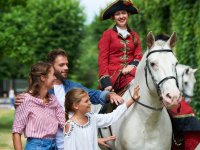 Pferd und Reiterin der Hofreitschule Bückeburg