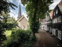 Kirchplatz Apostelkirche ©Guethenke
