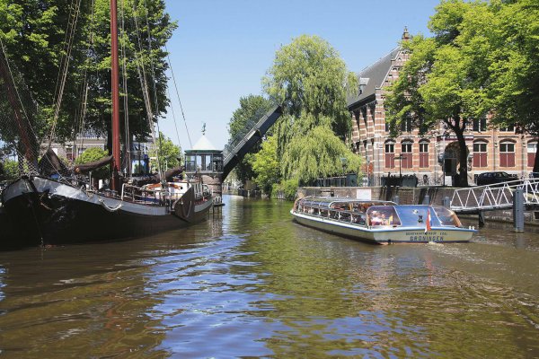 Entdecke die Stadt Groningen vom Wasser aus