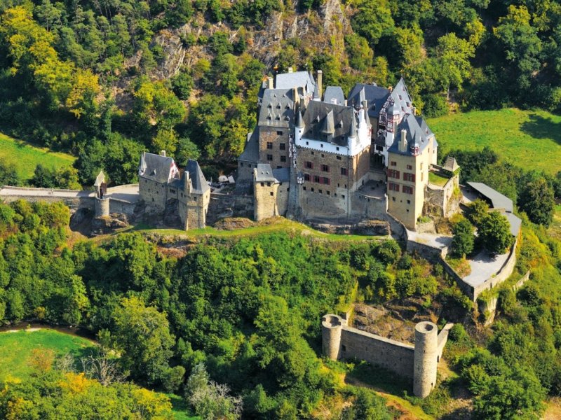 Burg Eltz Südwestansicht