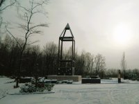 Pfeilergrabmal im Winter