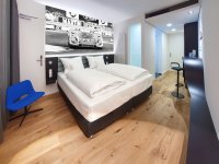 V8 Hotel - Doppelzimmer Porsche