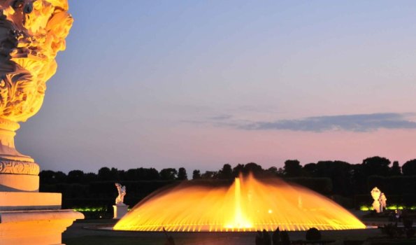 Illumination der Glocken-Fontäne