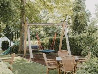 Buchnas Landhotel - Garten - Sitzecke - Spielgeräte