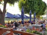 Biergarten belebt
