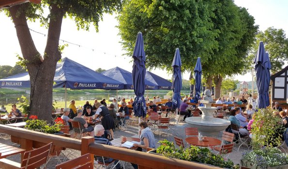 Biergarten belebt