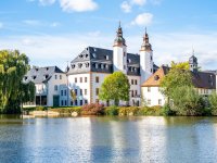 Schloss Blankenhain mit Teich