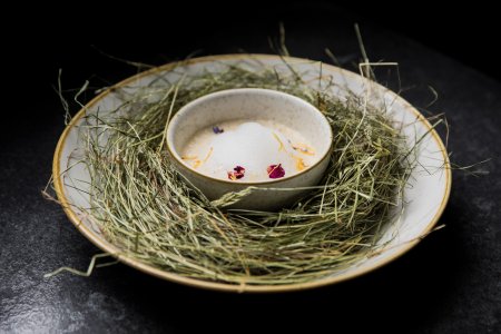 Haubers Heusuppe ist ein würziges Highlight des Genusshotels, denn das Allgäuer Bergheu wächst am Südhang oberhalb des Hotels.