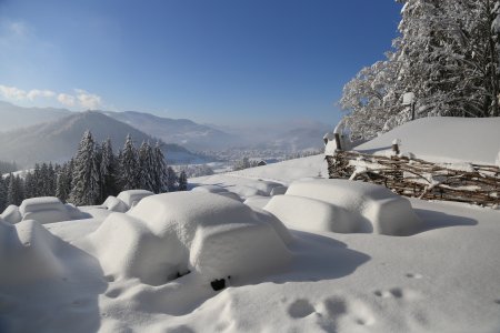 Wenn es nicht zu viel Schnee hat, findet das Bergfrühstück  auf 950 Metern Höhe am Haubers Schwalbennest statt.