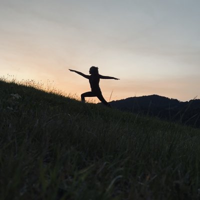 Yoga am Kuhhimmel zum Sonnenuntergang