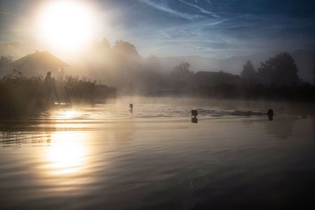 Natursee im Herbst