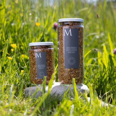 Das hausgemachte Haubers Knuspermüsli genießen Gäste zum Frühstück und können es auch im Glas mit nach Hause nehmen.