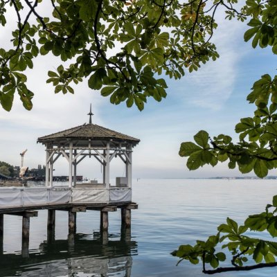 Pavillon in Bregenz, fotografiert von Wolfgang Weiser Fotograf Wolfgang Weiser hält die Frühlingsstimmung an einem Pavillon in Bregenz fest.