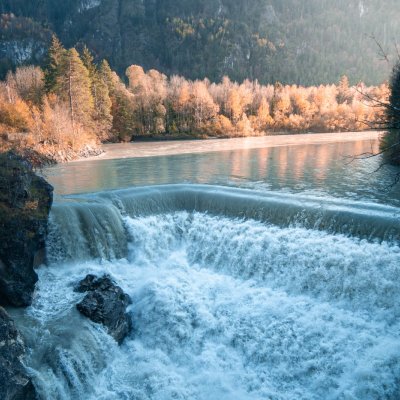 Der Lechfall in Füssen liegt in der Abendsonne, fotorgrafiert von David Terrey für Füssen Tourismus.