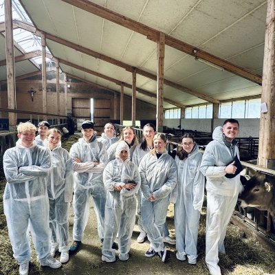 Auszubildende von Haubers Naturresort erhalten Einblicke in die Landwirtschaft