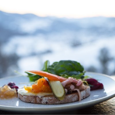 Warme Brotzeit am Schwalbennest