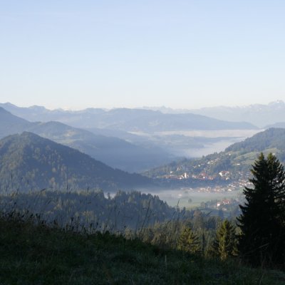Ausflug zur Jugethöhe direkt vom Hotel im Allgäu aus mit Sicht auf Oberstaufen.