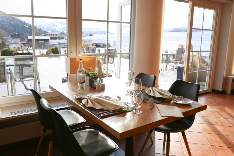 Vom Haubers Hotelrestaurant aus können die Gäste das Allgäuer Panorama bewundern.