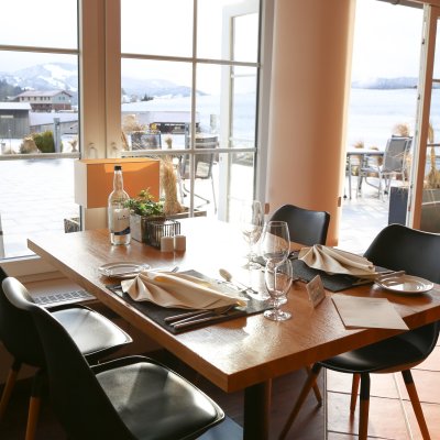 Vom Haubers Hotelrestaurant aus können die Gäste das Allgäuer Panorama bewundern.