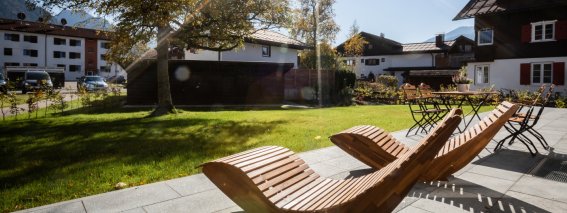 Sonnenterrasse mit Relaxliegen