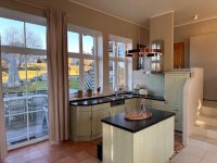 Küche mit Blick zur Terrasse