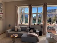 Wohnzimmer mit Blick auf Terrasse